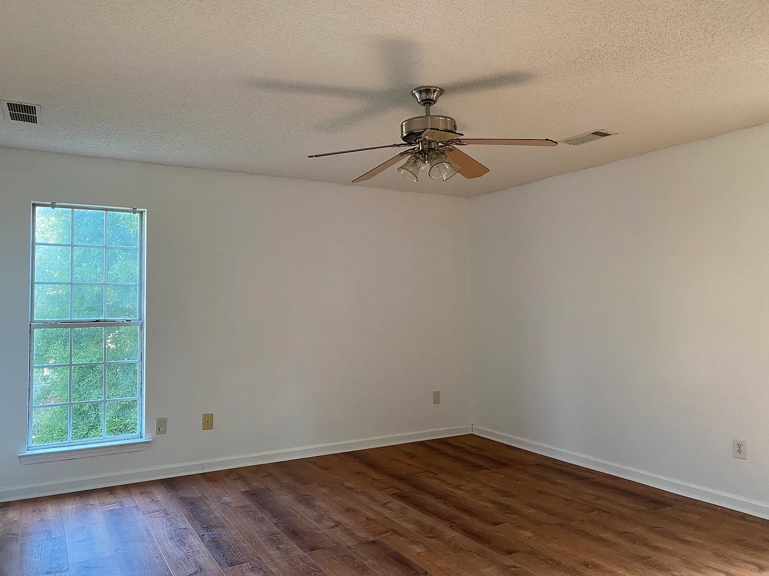 3 bed, 2.5 bath, 1636 sqft, $1,750 — Photo 3