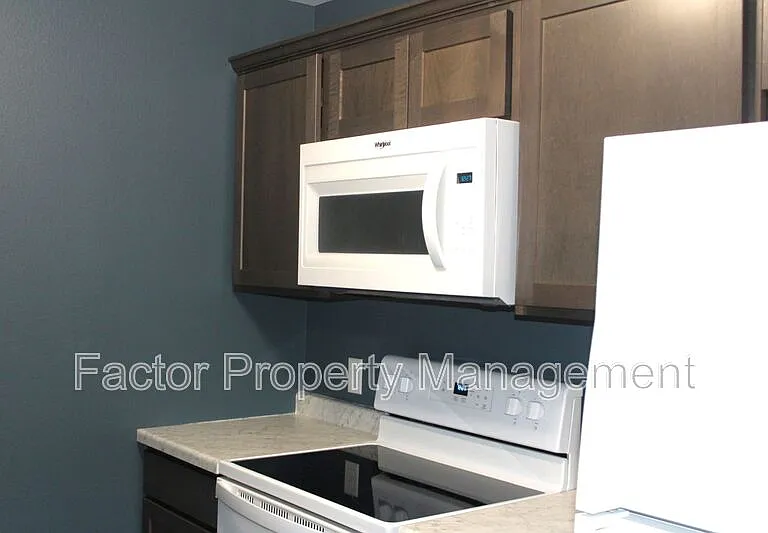 561 Elk St S — Photo 46