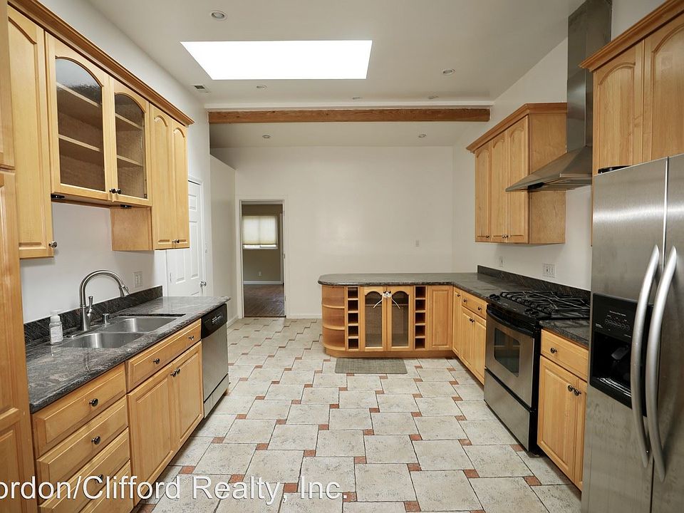 1st image of 674 Elizabeth St