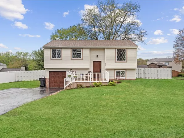 209 Briarwood Ln, Cranberry Township, PA 16066