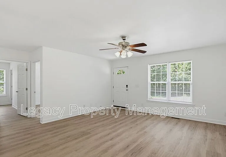 1352 Snow Ct — Photo 5