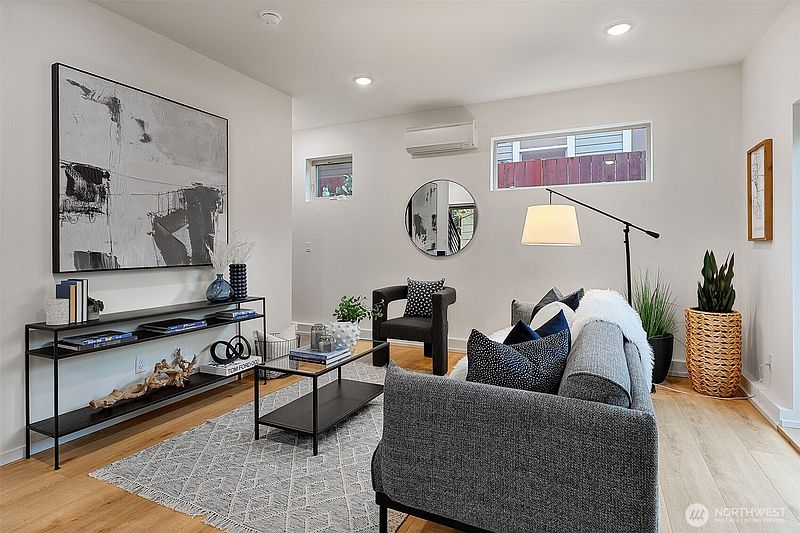 5th image of 2639 41st Avenue SW #B