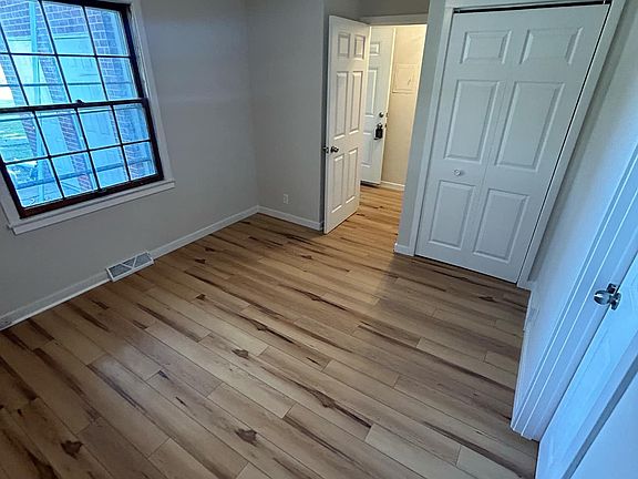 5th image of 3420 S Beaumont Ave #3