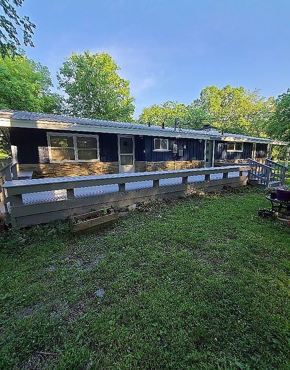2nd image of 715 Calvert Dr