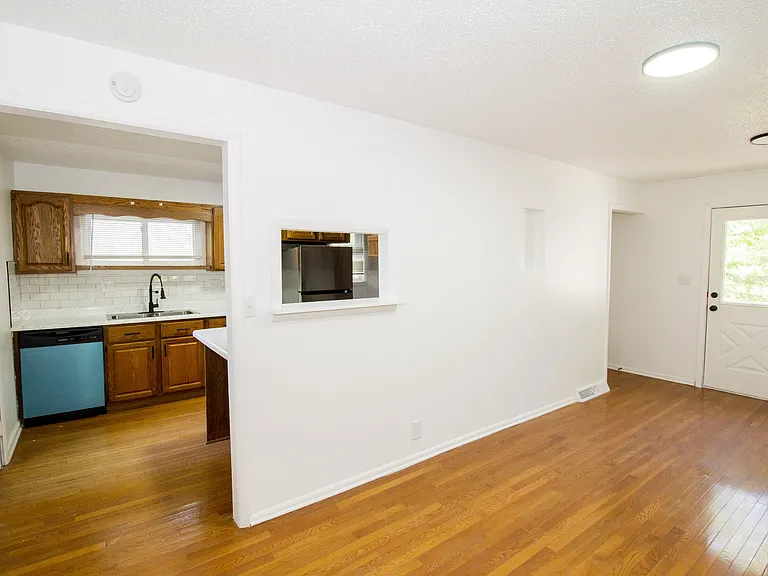 6912 N Harrison St — Photo 14