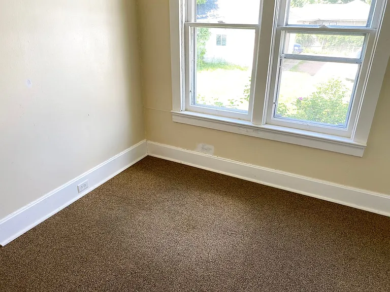 810 Steuben St — Photo 12