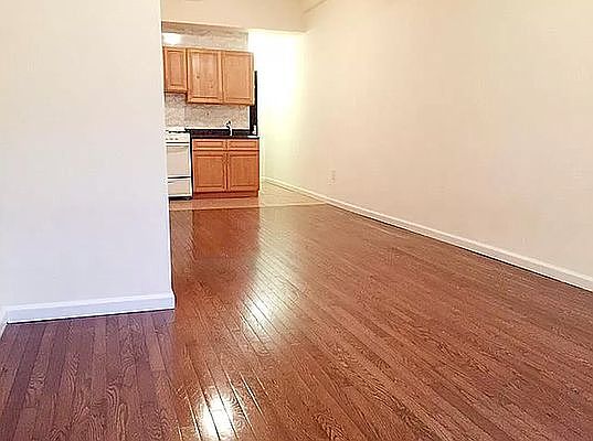 3rd image of 42 W 72nd St APT 2C