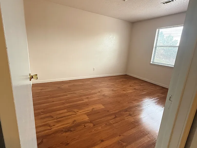 2834 Whitener St #6 — Photo 1