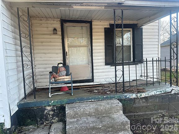 3rd image of 100 Edward St