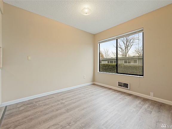 5th image of 2562 Thorndyke Ave W 104 #104