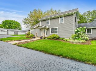 2912 Woodlawn Rd, Sterling, IL 61081