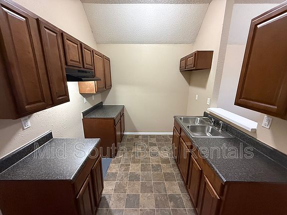 5th image of 2874 Saint Elmo Ave