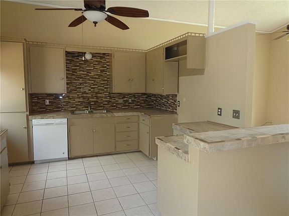 5th image of 106 Broadmoor Cir