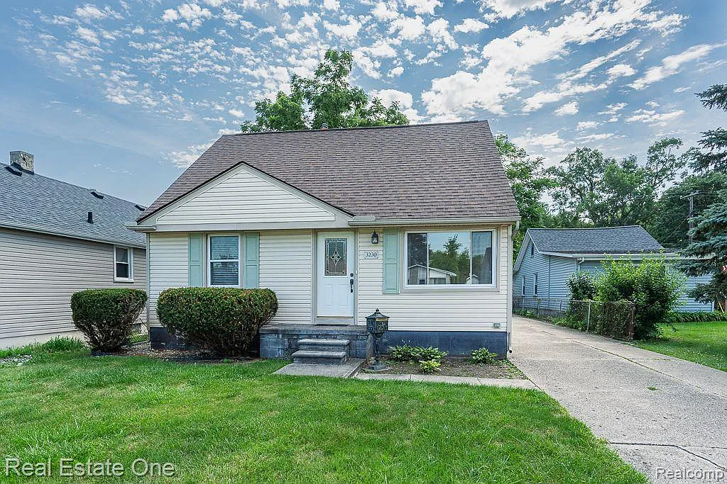 3230 Prairie Ave photo 1