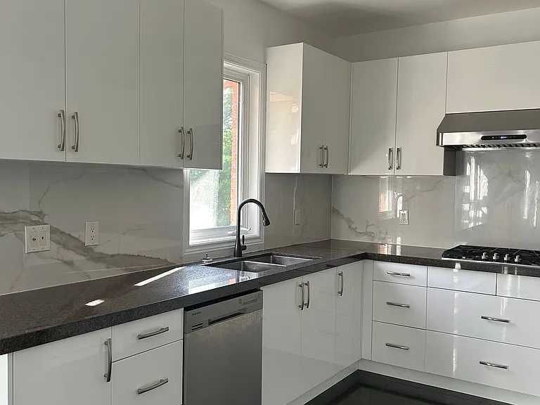 35 Gemini Cres — Photo 10