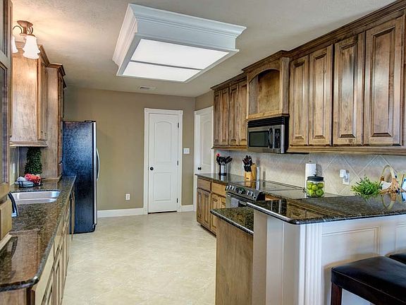 4th image of 4002 Pomel Dr