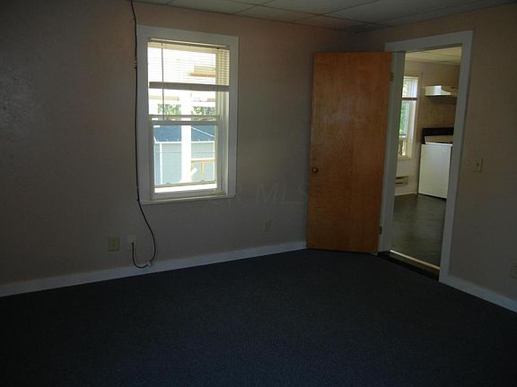 4th image of 321 W 3rd St