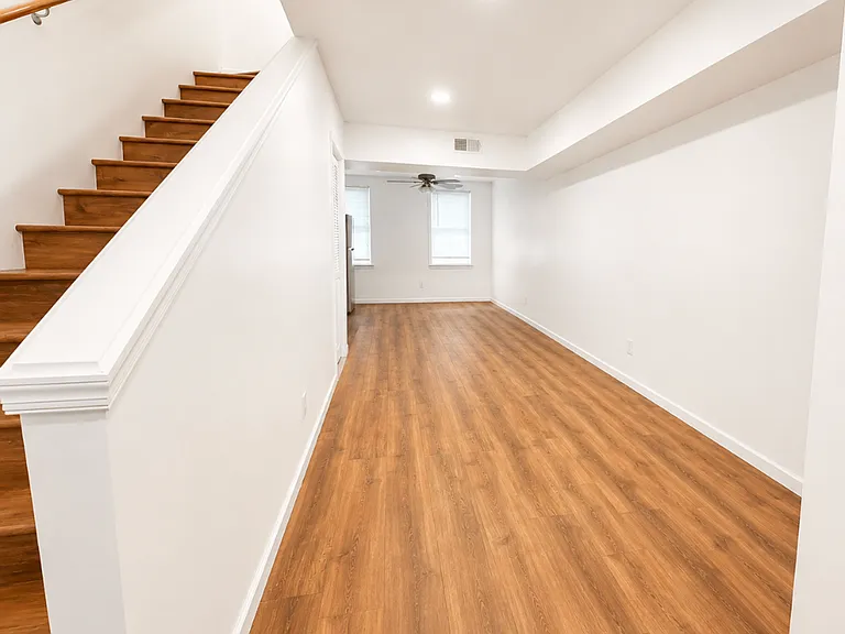 318 N Paca St — Photo 27