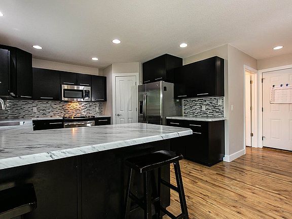 4th image of 31589 Castle Ct