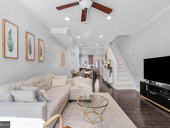 3rd image of 3102 E Lombard St