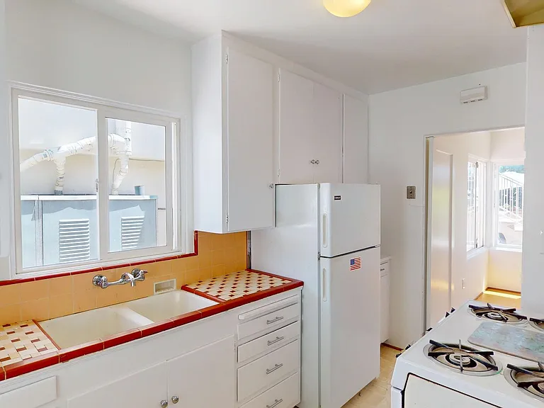 735 F Ave #1-6 — Photo 3
