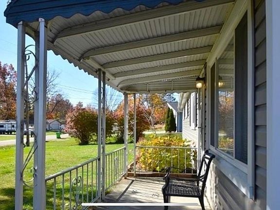 3rd image of 7759 Crestwood Ln