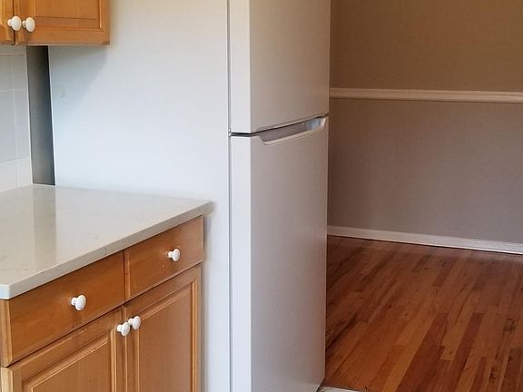 3rd image of 2150 Clintonville St #1