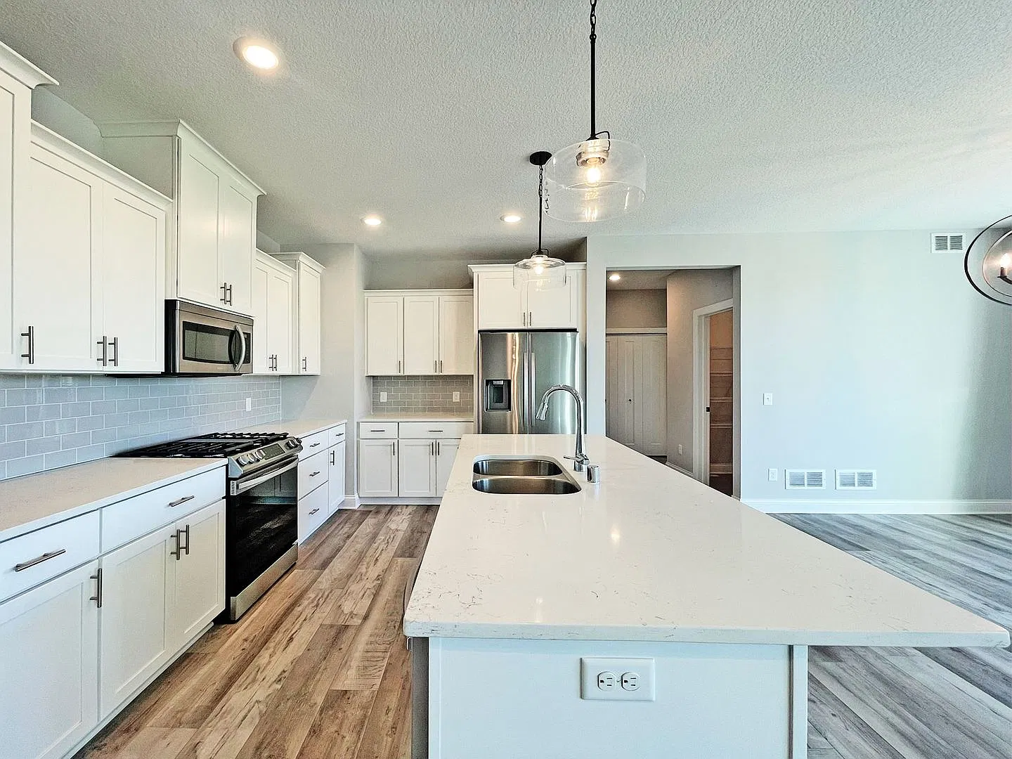 Sparkling Like-New 2-Story, Fireplace, Primary Suite, 4 Bedrooms Upper Level, Huge Deck & Yard,3-... — Photo 3