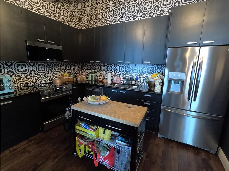 2100 Van Buren St #222 — Photo 17