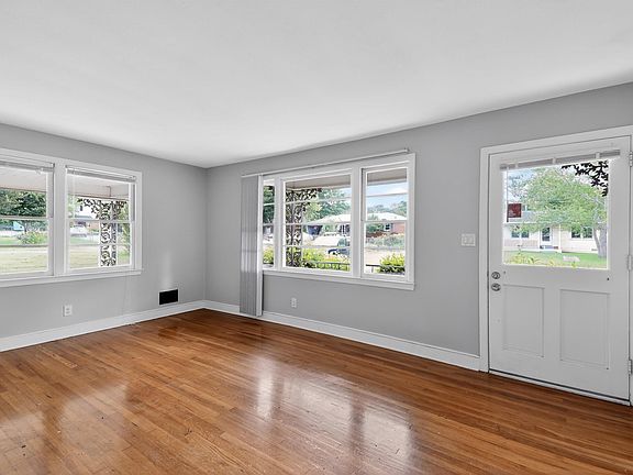4th image of 1437 Aralia Dr