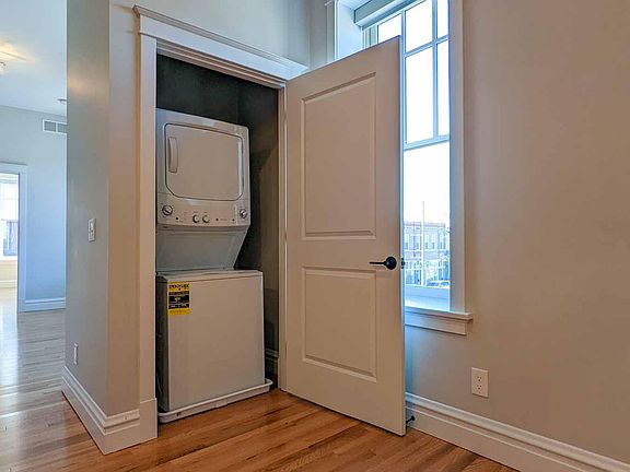 5th image of 3756 California Ave #2W