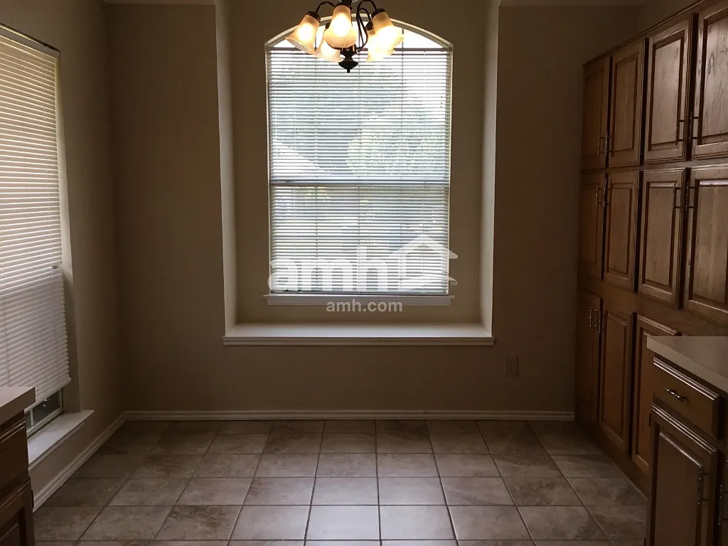 3 bed, 2.5 bath, 1645 sqft, $2,495 — Photo 4