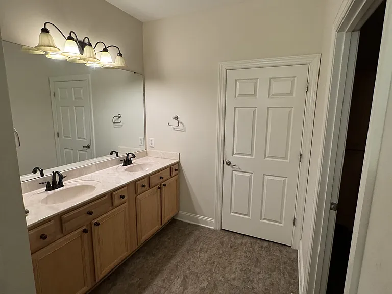 1942 Tara Ct #104 — Photo 8