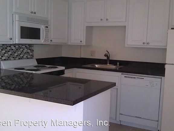 4th image of 719 27th St APT 2