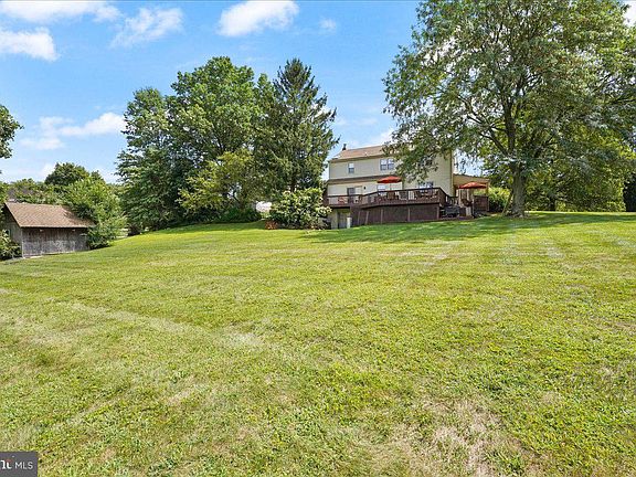 4th image of 10 Lafayette Cir