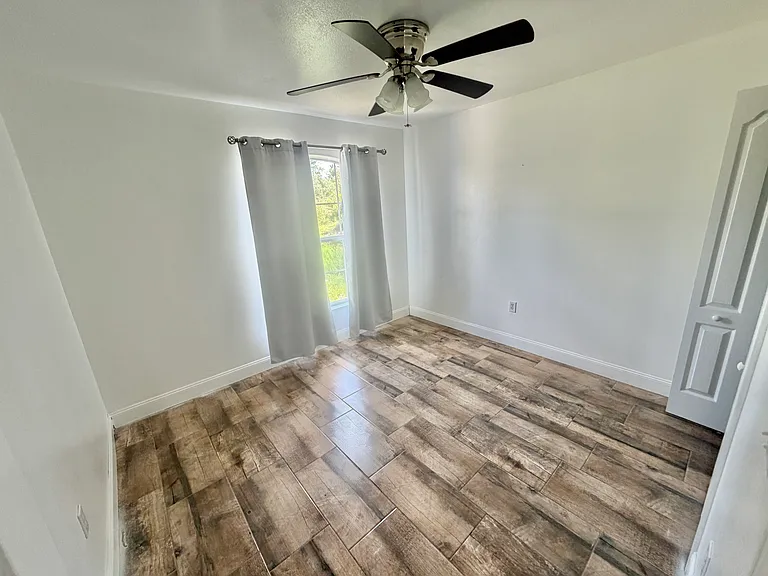1230 Silverdale St — Photo 13