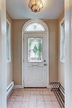 109 Poyntz Ave N — Photo 3