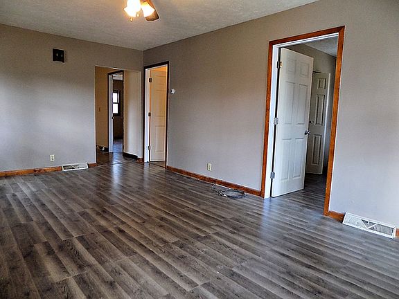 3rd image of 210 S 2nd Ave