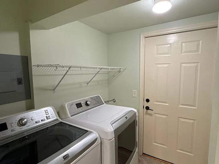 213 S Summit Ave — Photo 10