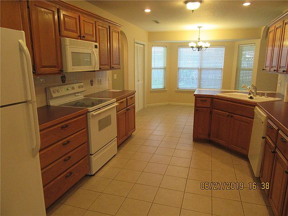 5th image of 410 Julian Ct