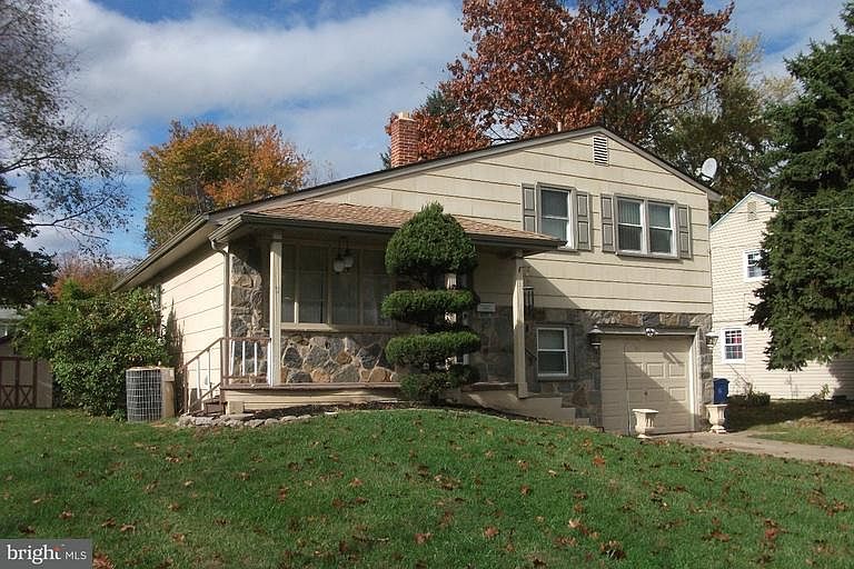 2nd image of 312 Valley Run Dr