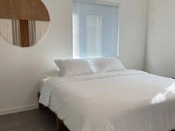 Stay in bed a little longer today! This room is equipped with king-size mattress.