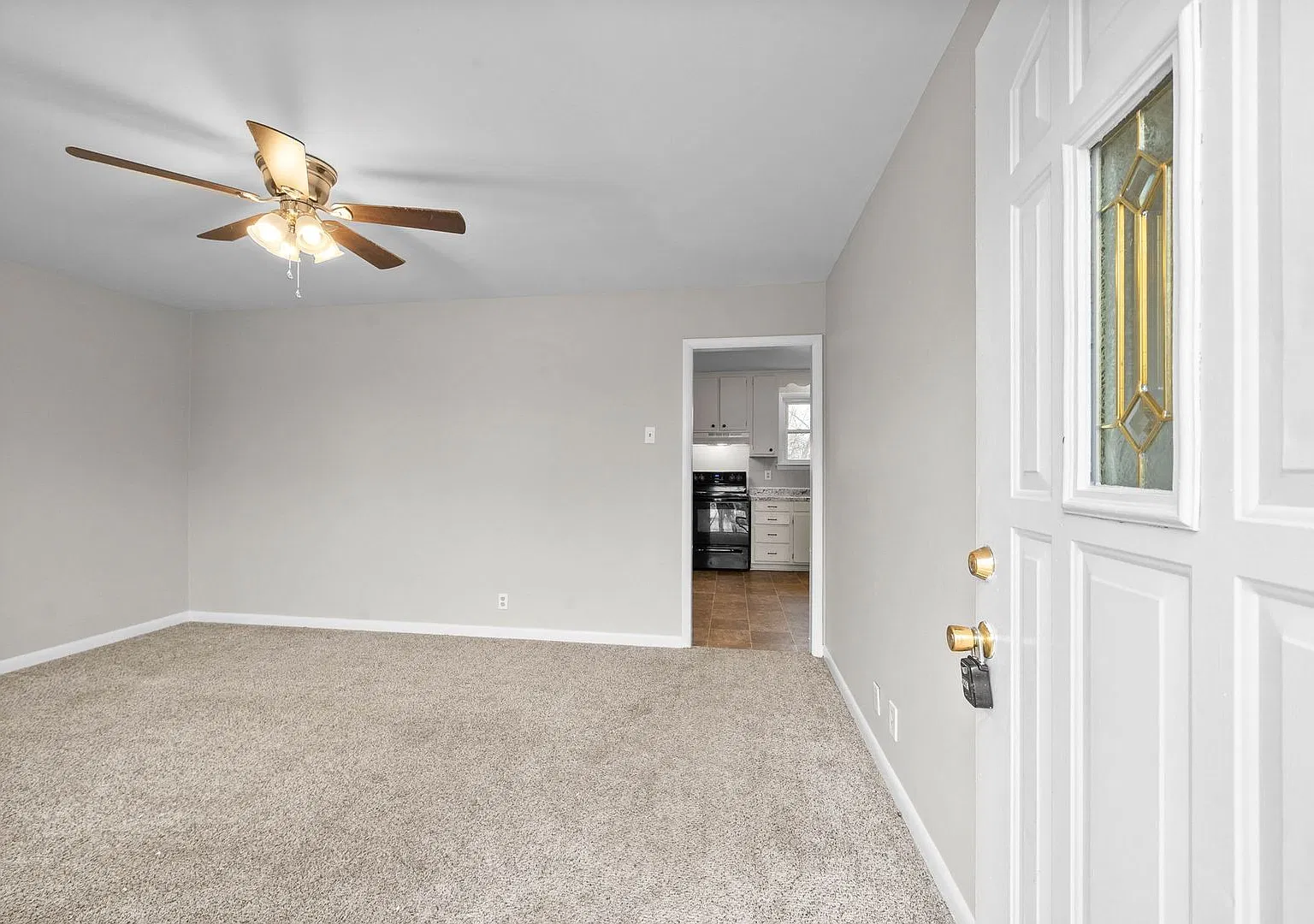 3 Bedroom Pet Friendly Home For Rent! — Photo 4