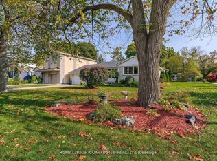 1 Yewfield Cres, Toronto, ON M3B2Y4