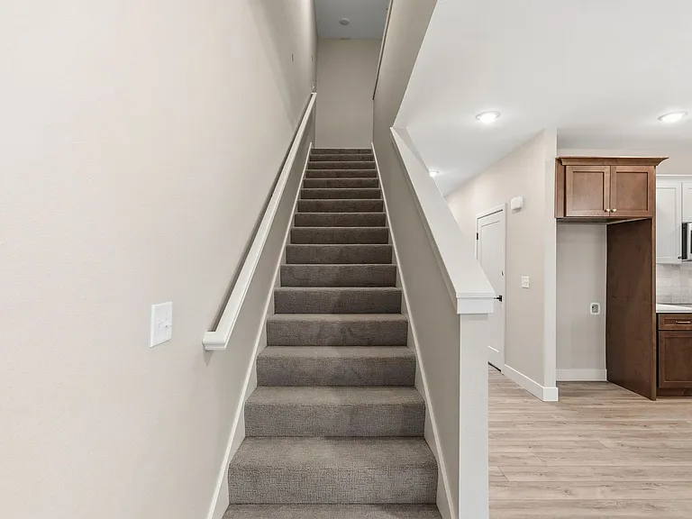 2191 W Parkview Ave — Photo 29
