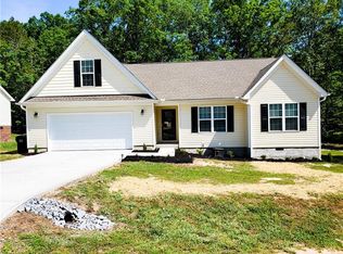 1724 Riverstone Dr, Lincolnton, NC 28092