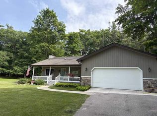 12892 Pineridge Dr, Charlevoix, MI 49720