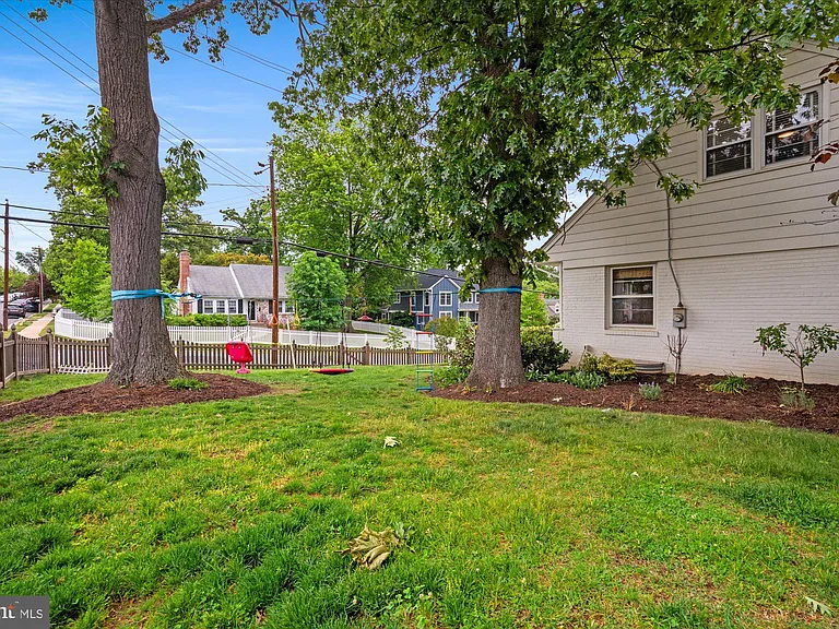 610 Crestwood Dr — Photo 40