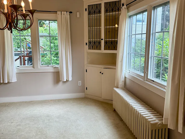 261 S Prospect St — Photo 30