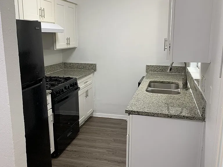 Parkwood Apartment — Photo 8